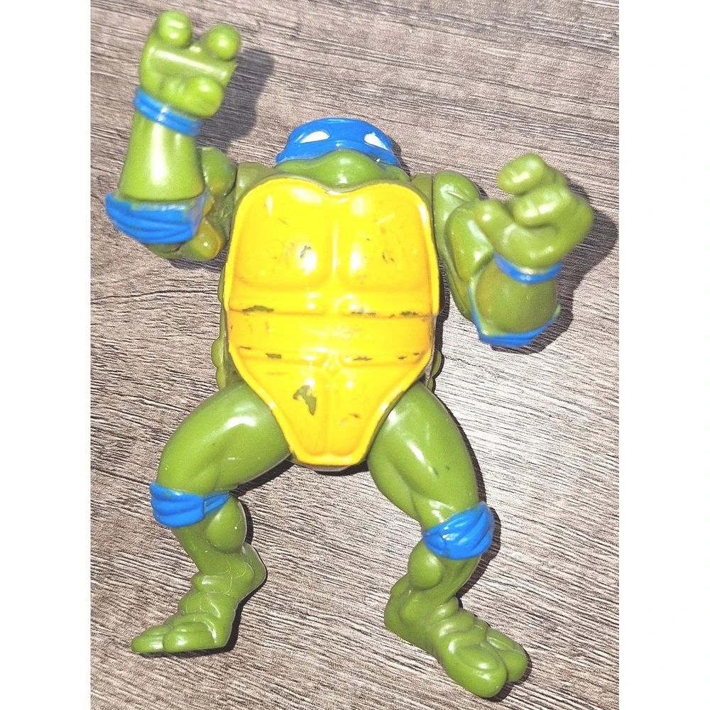 TMNT Leonardo head dropping‎ figure Katana Shield and Accessories Blue Bandana